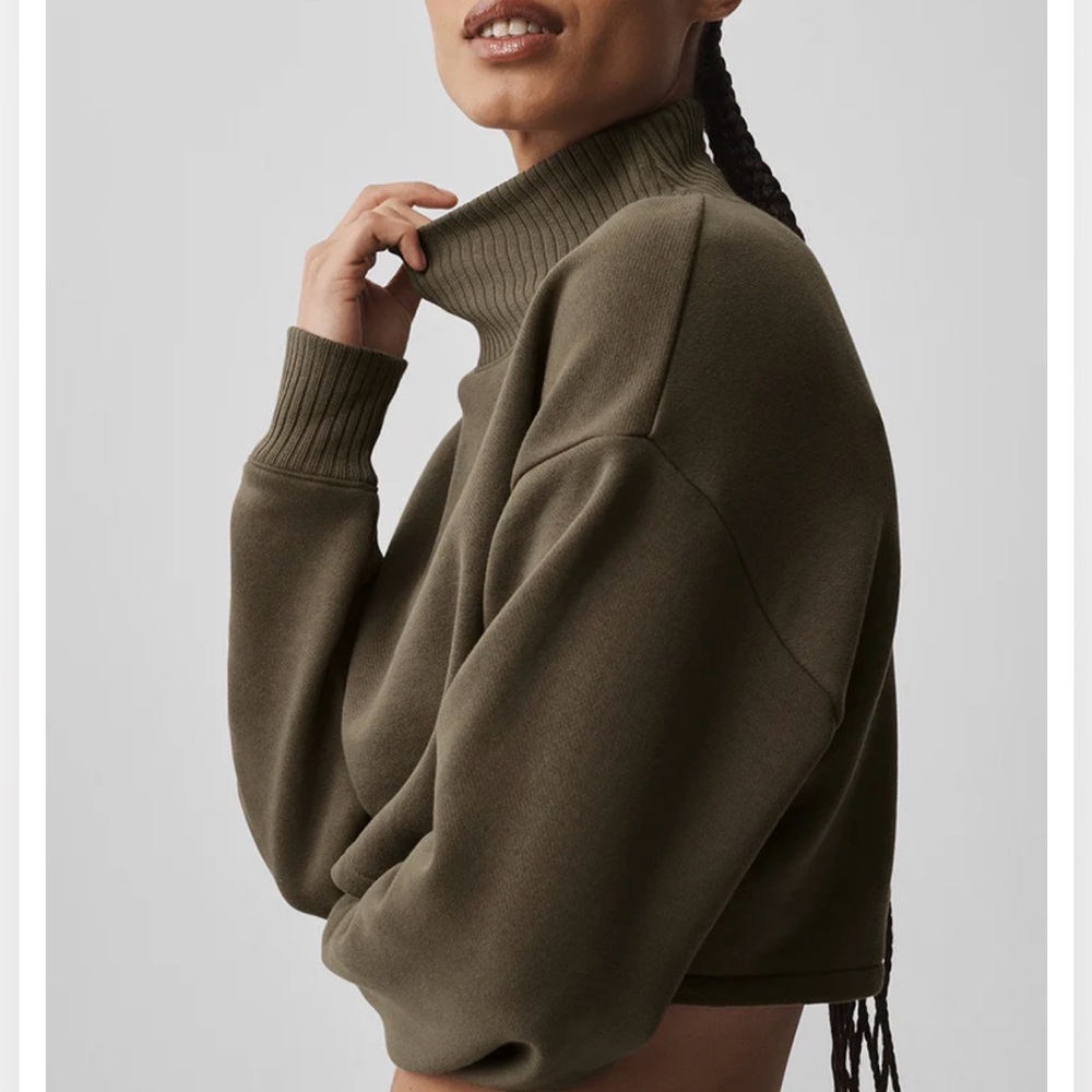 BEST SELLER Alo yoga cropped serenity coverup Alo yoga